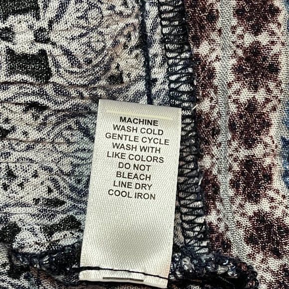Cato Women's 100% Rayon 3/4 Length Sleeve Aztec Print Top Size Small - Picture 10 of 10